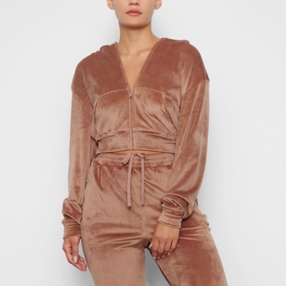 Skims VELOUR HOODIE size xs New With Tags
